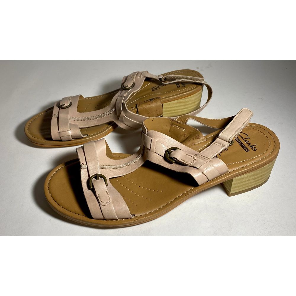 Clarks Collection Soft Cushion Beige Sandal’s Size 8.5